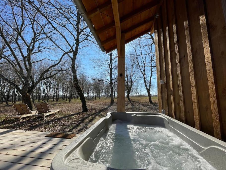 Dome Insolite Lichen Jacuzzi Et Petits-Dejeuners Inclus Gondrin Экстерьер фото