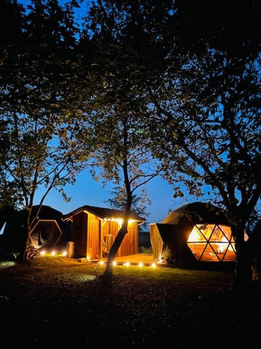 Dome Insolite Lichen Jacuzzi Et Petits-Dejeuners Inclus Gondrin Экстерьер фото