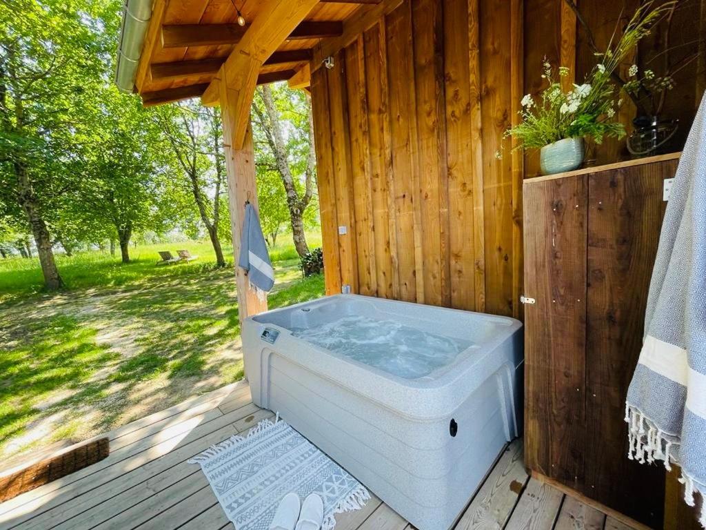 Dome Insolite Lichen Jacuzzi Et Petits-Dejeuners Inclus Gondrin Экстерьер фото